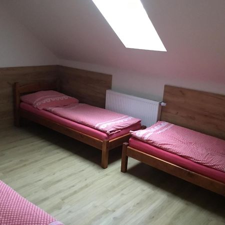 Hrusicka Restaurace A Penzion Hrusice Bagian luar foto