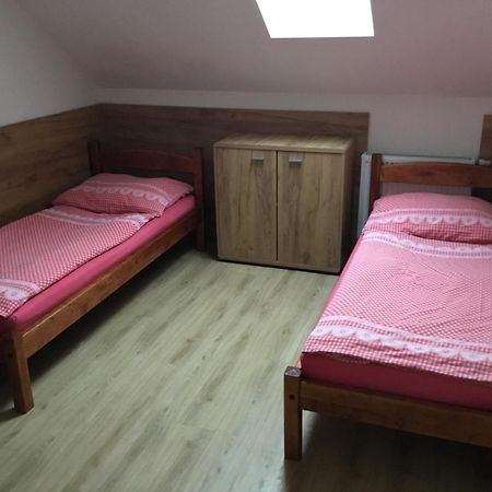 Hrusicka Restaurace A Penzion Hrusice Bagian luar foto