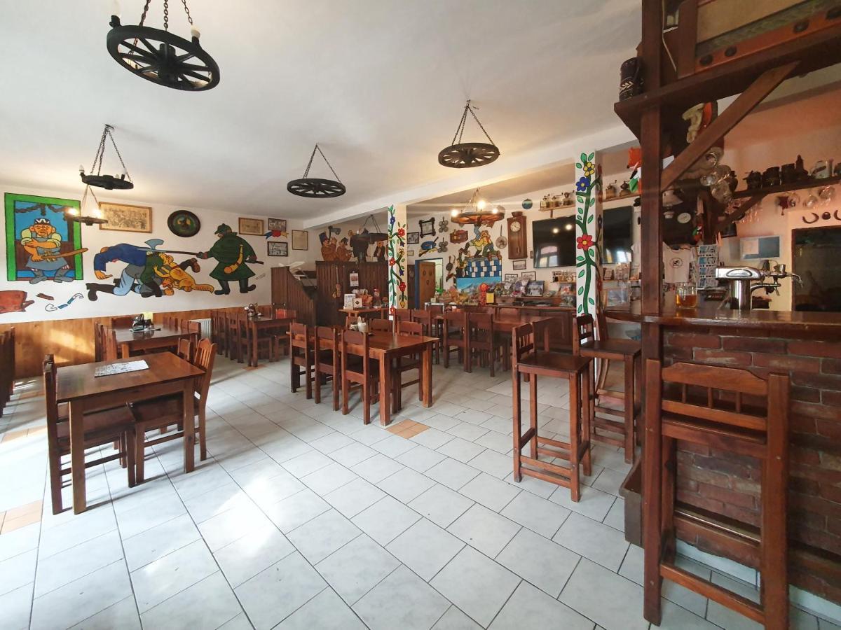 Hrusicka Restaurace A Penzion Hrusice Bagian luar foto