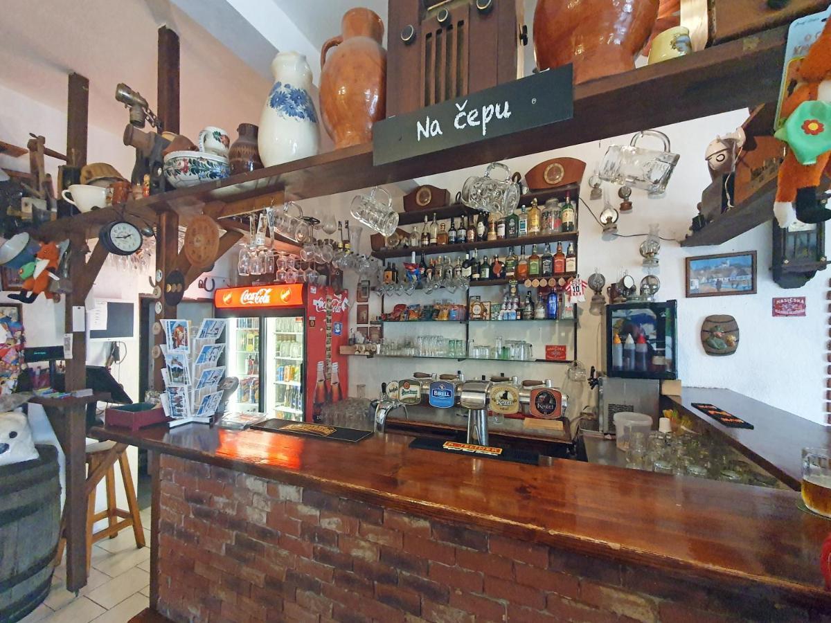 Hrusicka Restaurace A Penzion Hrusice Bagian luar foto