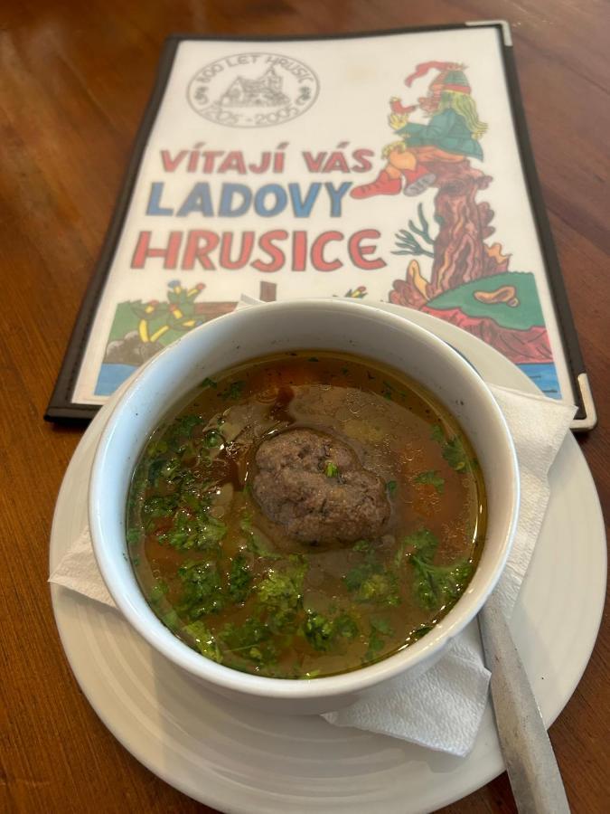 Hrusicka Restaurace A Penzion Hrusice Bagian luar foto