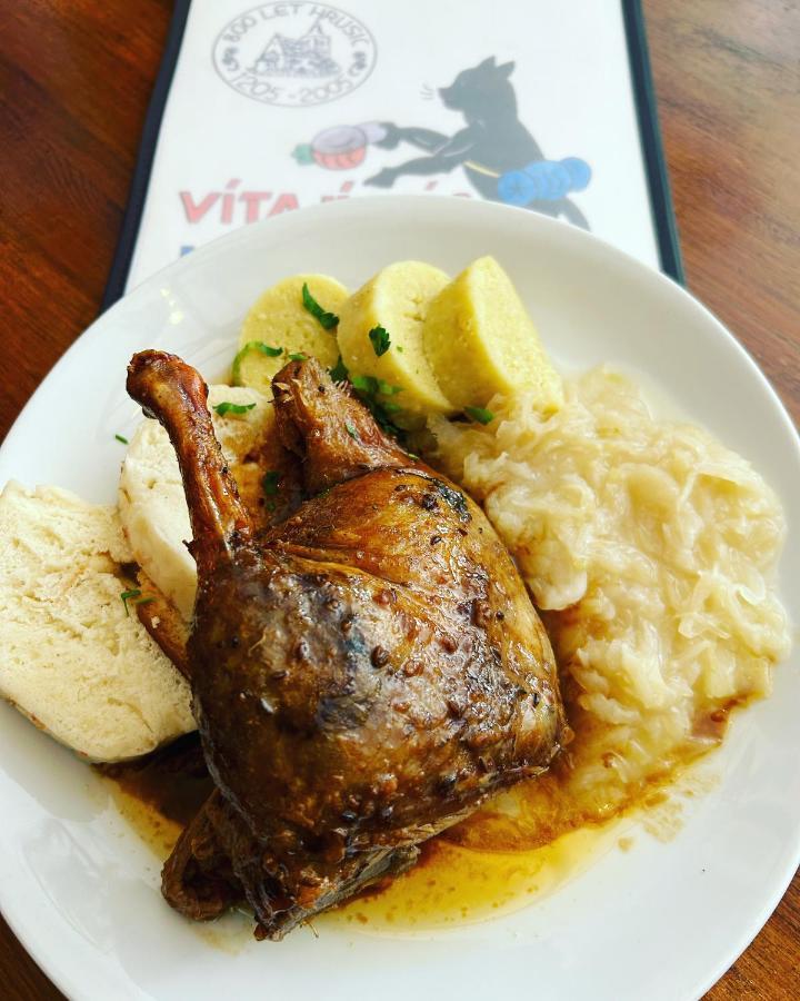 Hrusicka Restaurace A Penzion Hrusice Bagian luar foto