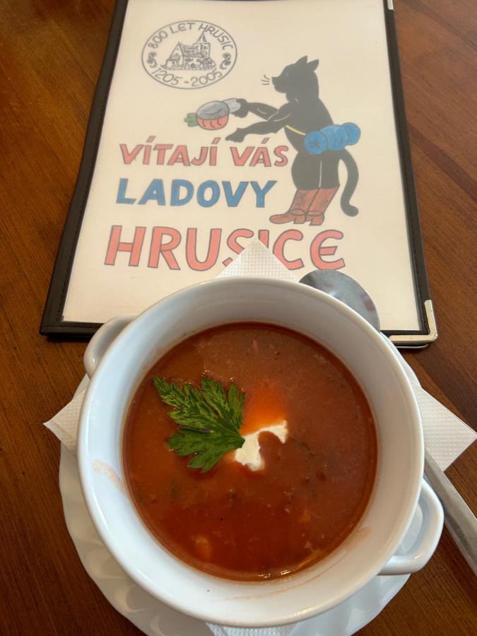 Hrusicka Restaurace A Penzion Hrusice Bagian luar foto