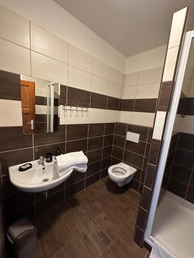Hrusicka Restaurace A Penzion Hrusice Bagian luar foto