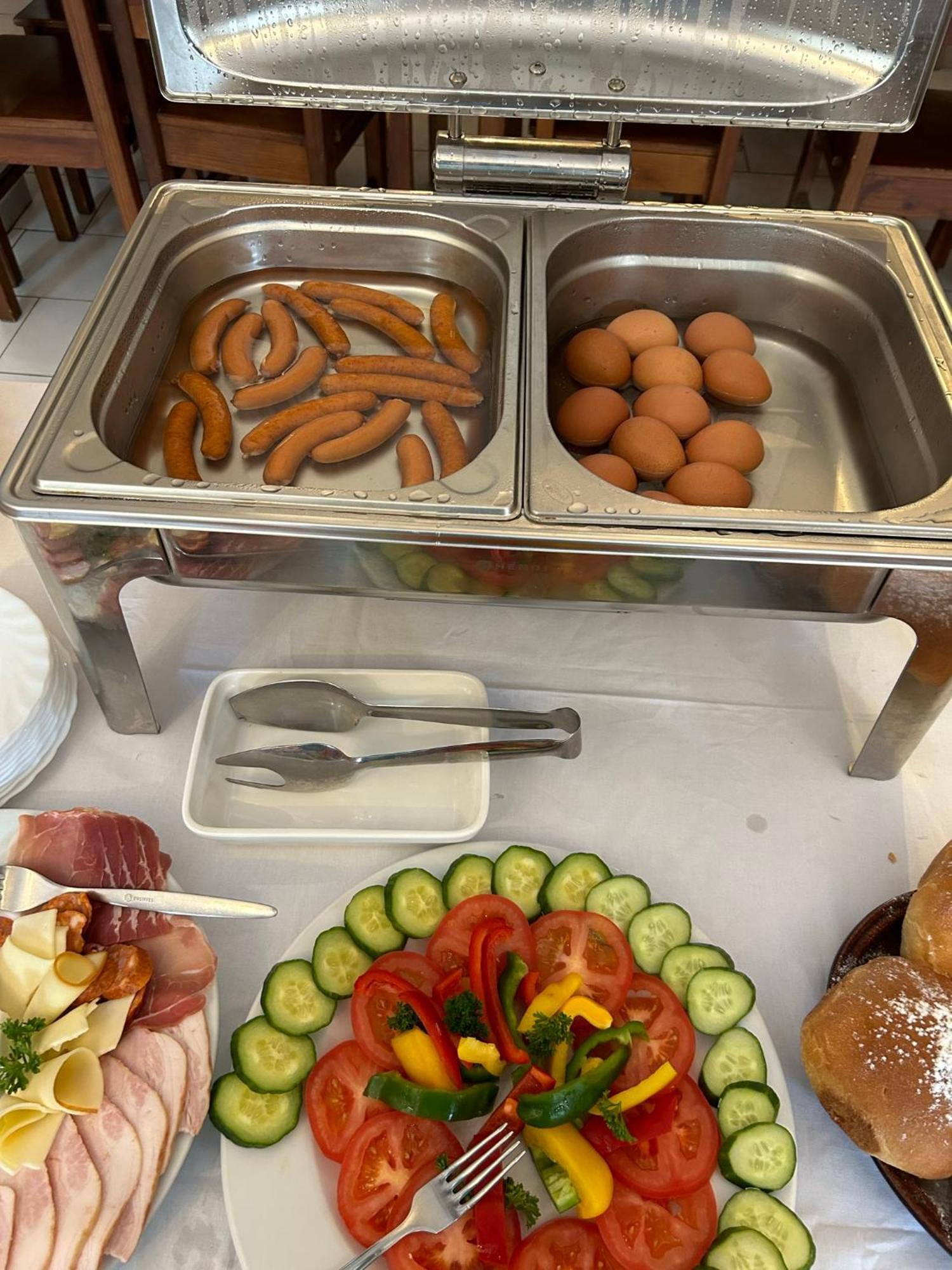 Hrusicka Restaurace A Penzion Hrusice Bagian luar foto
