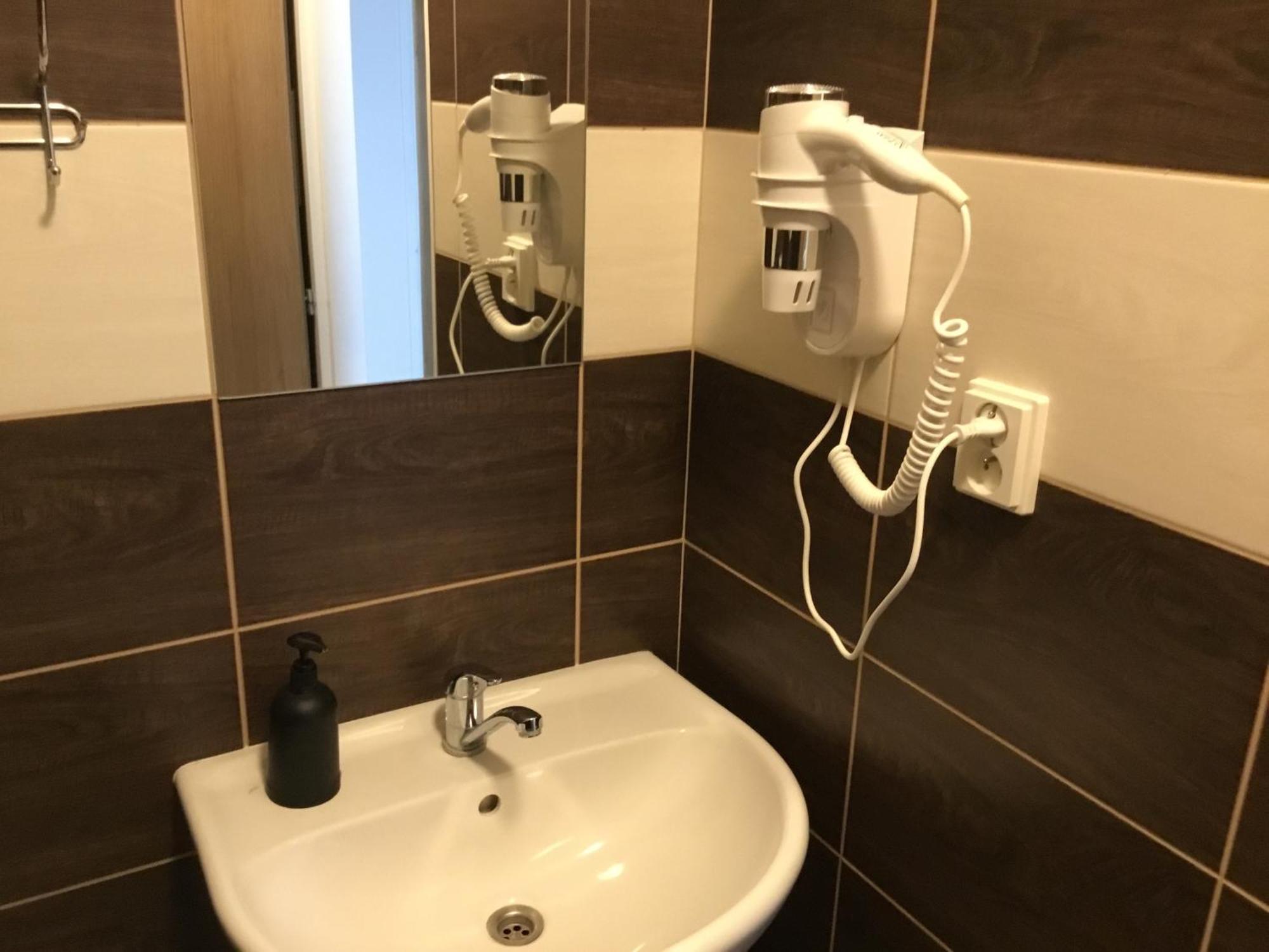 Hrusicka Restaurace A Penzion Hrusice Bagian luar foto